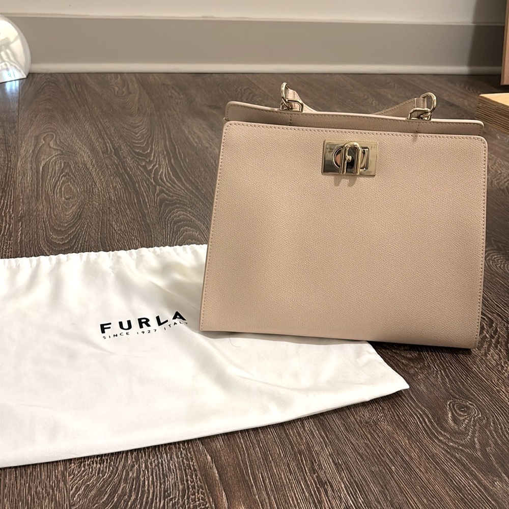 Furla 1927 Medium Shoulder Bag in Light Beige - Picture 2 of 9